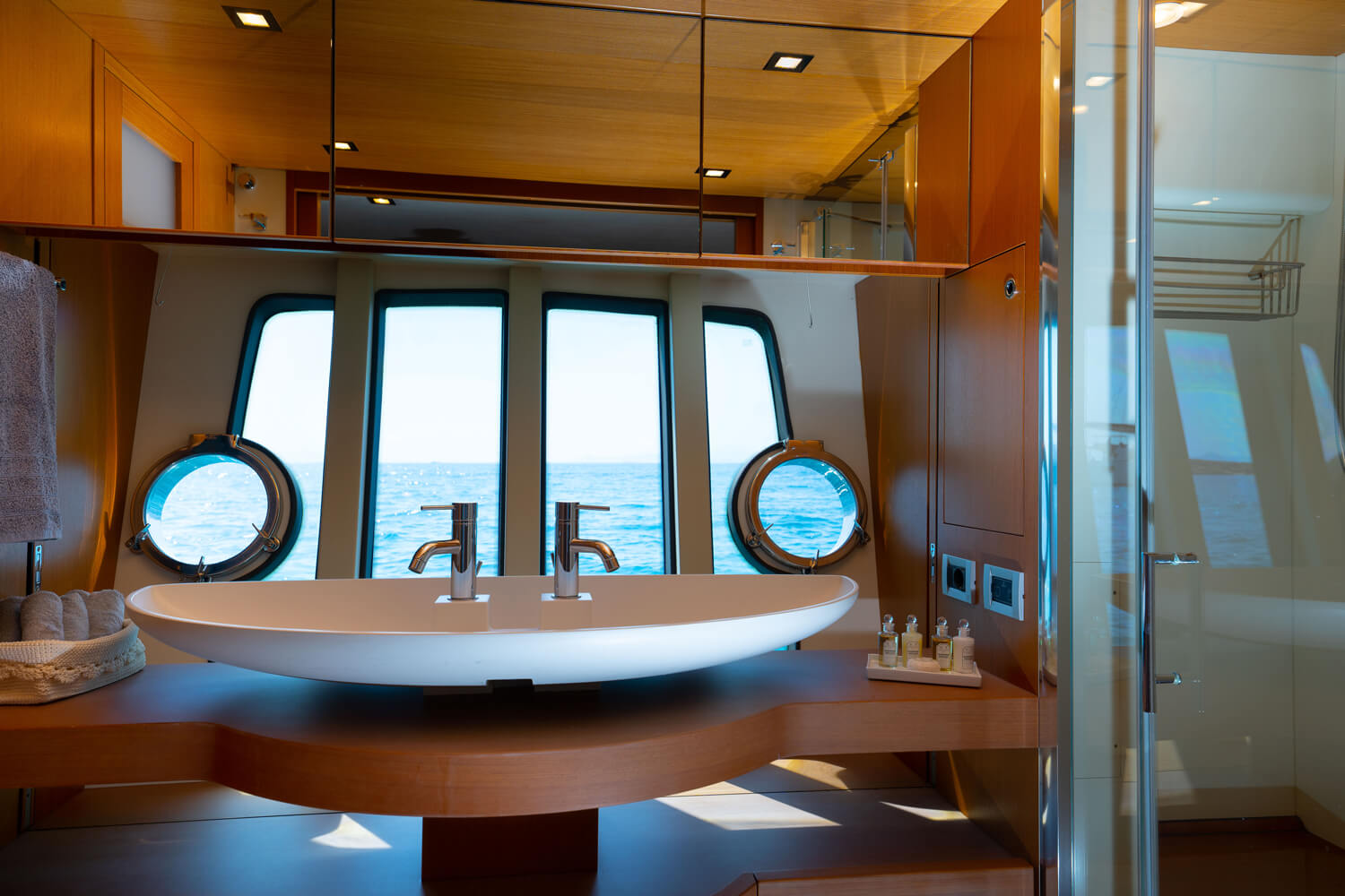 M/Y Nineteen cabins  image 2