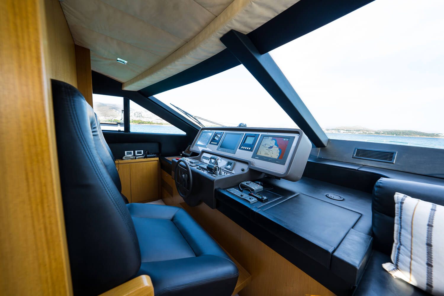 M/Y Nineteen saloon and cockpit  image 5