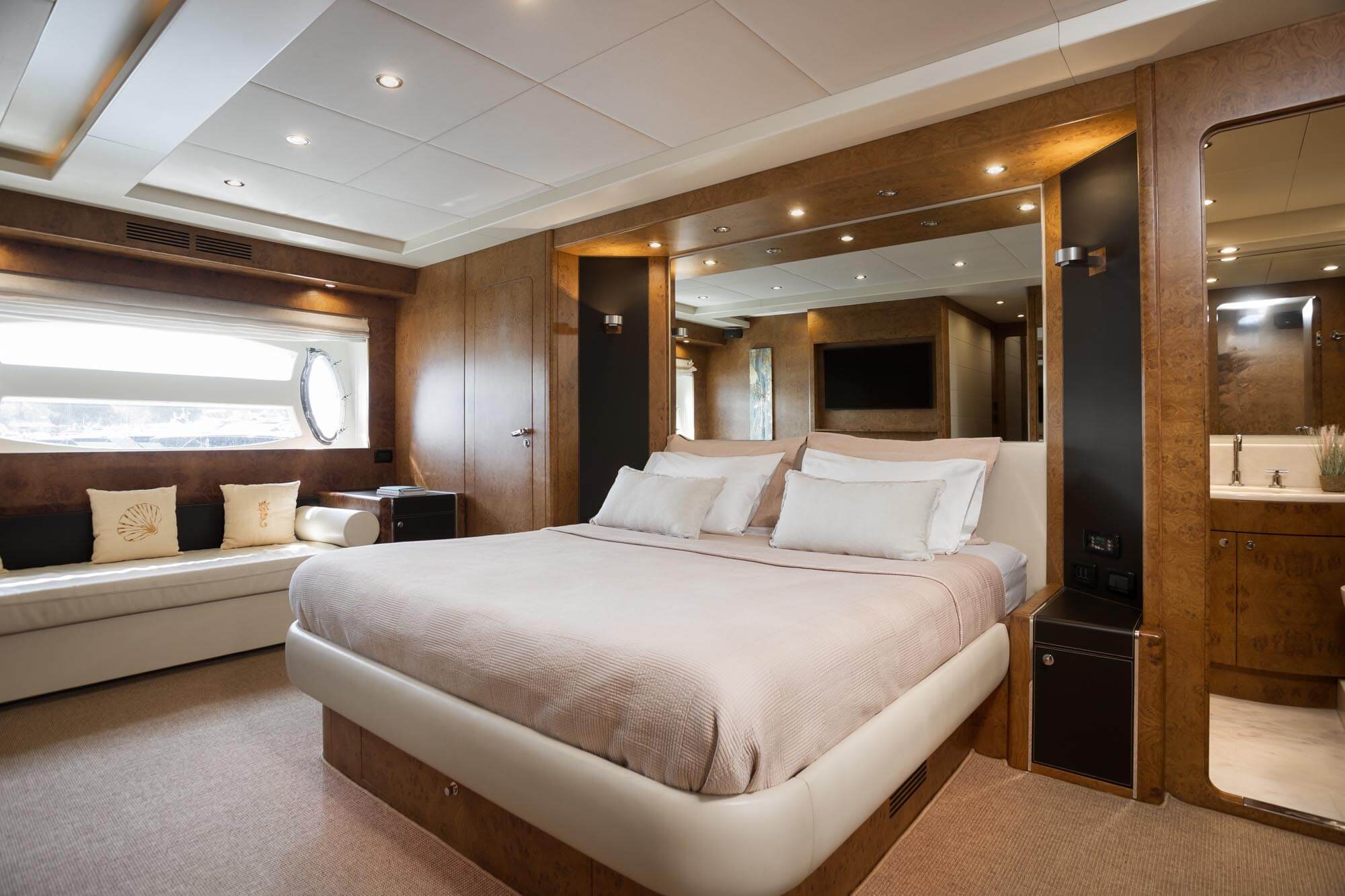 M/Y Anlia cabins  image 1