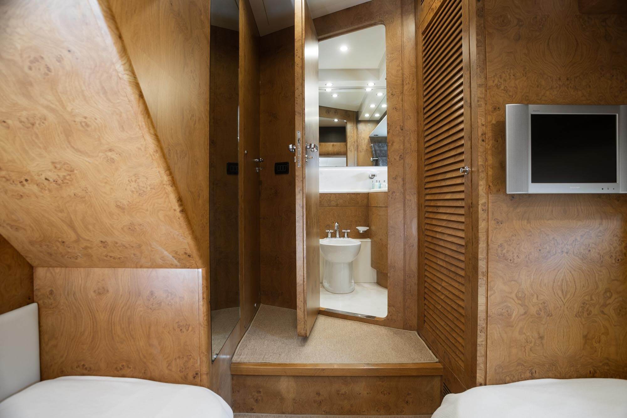 M/Y Anlia cabins  image 13